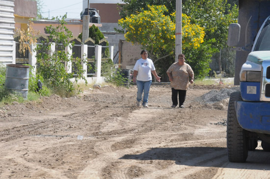 Supervisa el Alcalde Licenciado Gerardo García obra de pavimentación en la Leandro Valle 