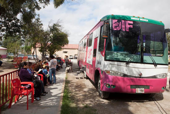 Unidad rosa del DIF Estatal llega a Ramos Arizpe 
