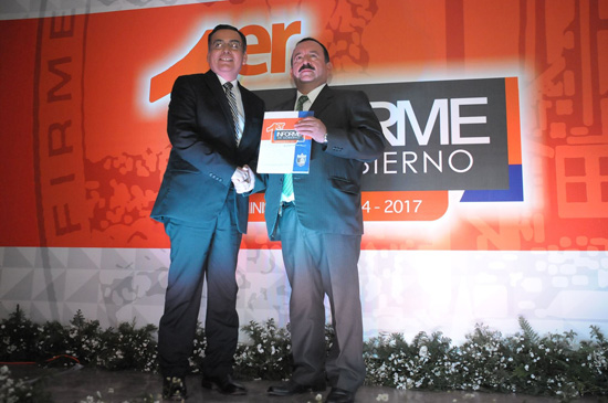 Acompaña Alcalde Licenciado Gerardo García a Lenin Flores Alcalde de Sabinas en su Primer Informe 