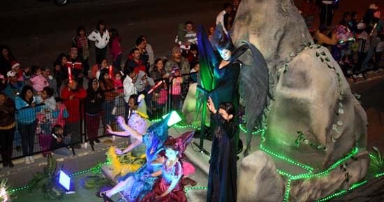 Un éxito la “Villa y Desfile Navideño” en Acuña 