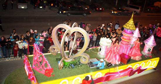 Un éxito la “Villa y Desfile Navideño” en Acuña 