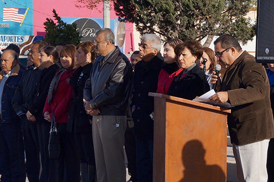 Autoridades municipales conmemoran 97 Aniversario de la Constitución