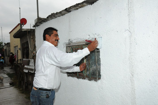 Con el programa pintando sonrisas se mejoran las fachadas de viviendas en Coahuila 