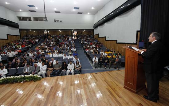 “Ejemplo de trabajo y desarrollo la Facultad de Medicina Unidad Torreón”: Rector Blas Flores 