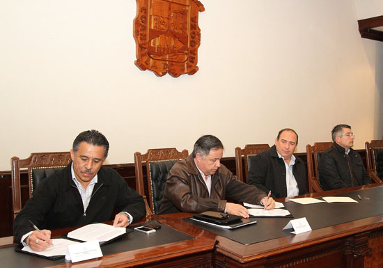 El gobierno del estado y las Secciones 5, 35 y 38 firman convenio de colaboración 