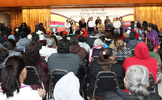 Entrega DIF Coahuila becas a infantes, adultos mayores y personas con discapacidad de la Región Norte