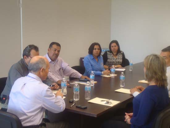 Presidenta del DIF Acuña se reune con directores de educación media superior 