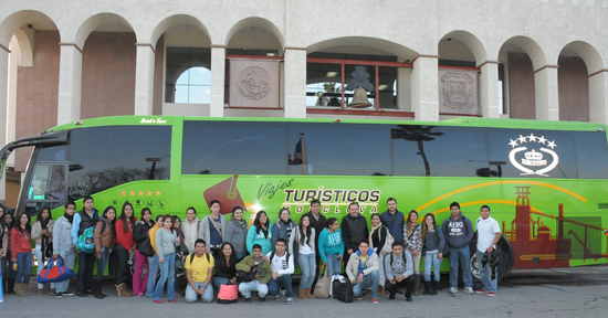 Recibe el Alcalde Licenciado Gerardo García Castillo primer autobús de estudiantes de Saltillo que son de Monclova 