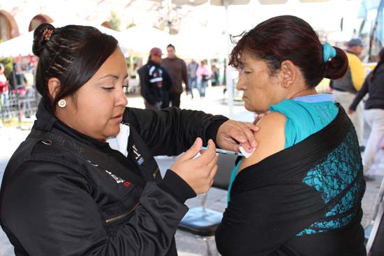 Supera Coahuila meta de vacunación contra influenza 