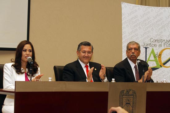 Toma Protesta Rector a Nueva Coordinadora de Unidad Torreón 