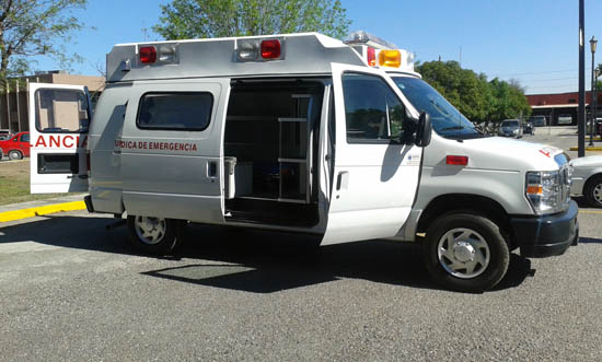 Entrega gobierno estatal ambulancia para Sección 38 del SNTE 