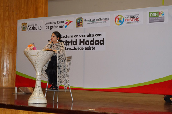 Éxito lectura en voz alta con Astrid Hadad 