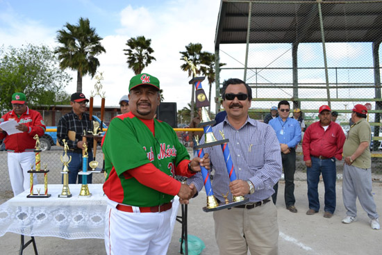 Inauguran liga de softbol de veteranos “Armando Pilón Cortez” 
