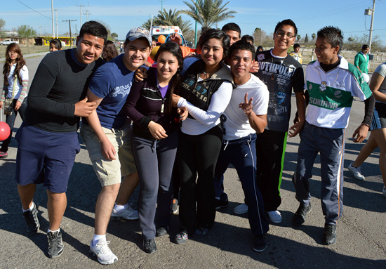 Participan más de 150 navenes en la primera “Caminata por la Salud 2014” con recorrido de tres kilómetros 