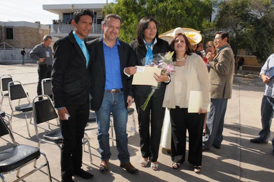 Preside el Alcalde Licenciado Gerardo García entrega de reconocimientos a alumnos de bachilleres de la Universidad Metropolitana 