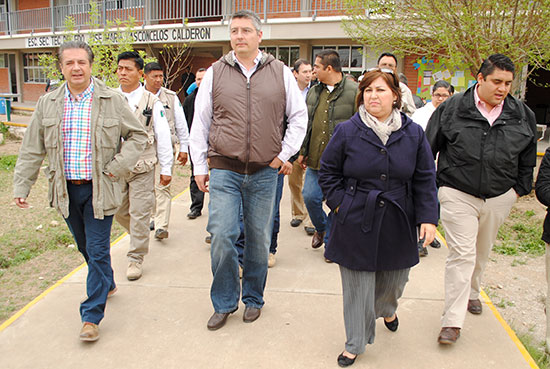 Presiden alcalde Lenin Pérez y secretario de gobierno Armando Luna arranque de construcción de laboratorios en secundaria José Vasconcelos