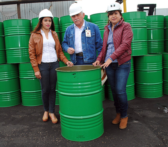 Recibe municipio de Nava donación de cien tambos para basura de la empresa Minera del Norte Unidad Micare 