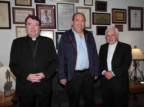 Rubén Moreira intercambia impresiones con el nuncio apostólico en México, Christophe Pierre 