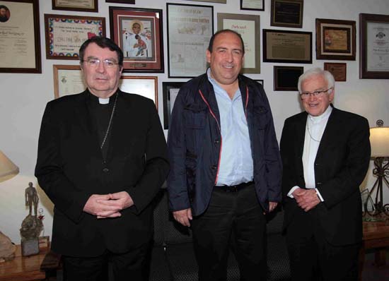 Rubén Moreira intercambia impresiones con el nuncio apostólico en México, Christophe Pierre 