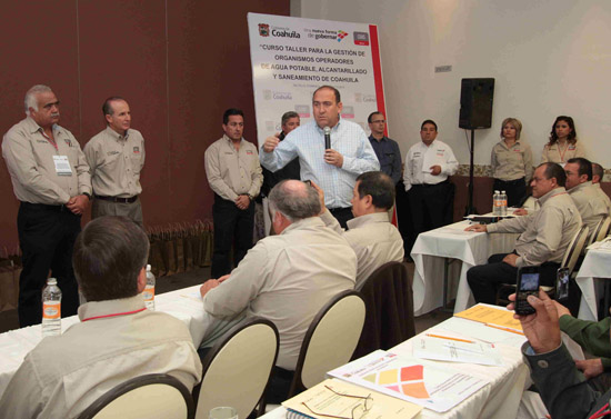 Rubén Moreira propone a gerentes de Sistemas de Agua promover la cultura del ahorro del vital líquido 