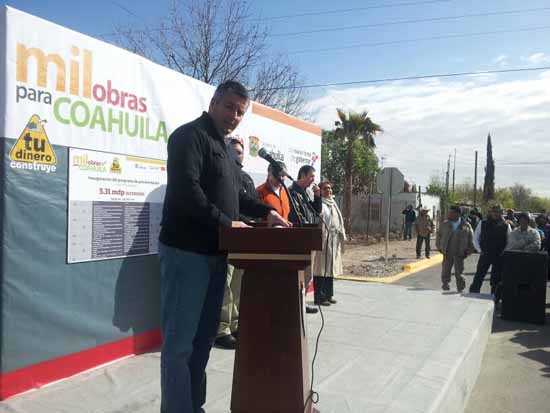 Secretario de gobierno y alcalde  inauguran obras de pavimentación