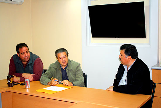 Sostiene el alcalde Evaristo Lenin Pérez Rivera reunión de trabajo con el Delegado de Migración