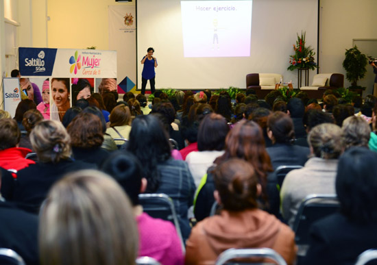 Un éxito conferencia “La Importancia de ser Mujer” 