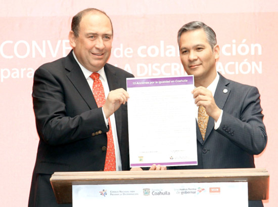 Asiste el alcalde Evaristo Lenin Pérez a firma de Convenio Pro Igualdad y No Discriminación