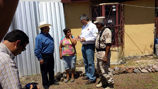 Brinda gobierno de Coahuila auxilio a habitantes de Jimenez afectados por granizada