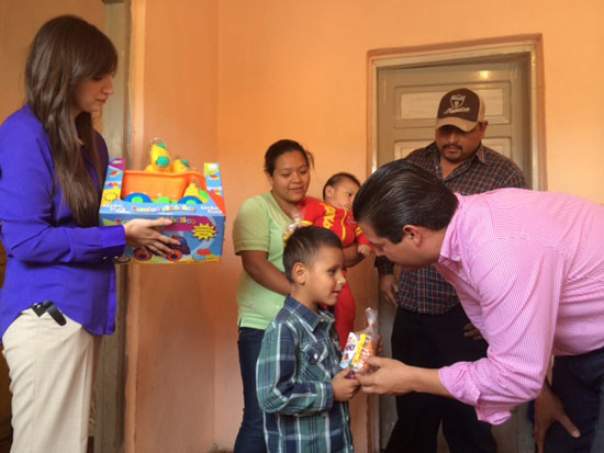Festeja Ricardo Aguirre a niños con capacidades diferentes 