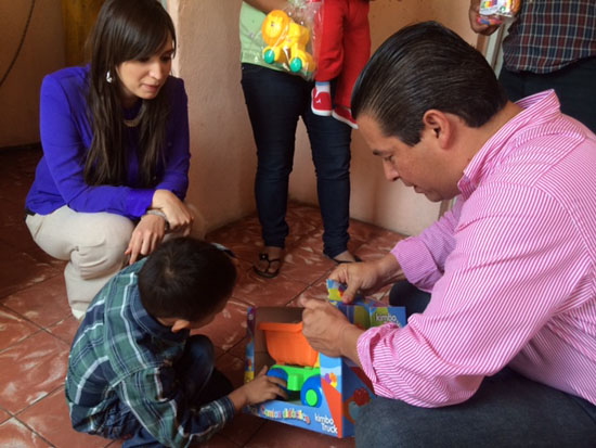 Festeja Ricardo Aguirre a niños con capacidades diferentes 