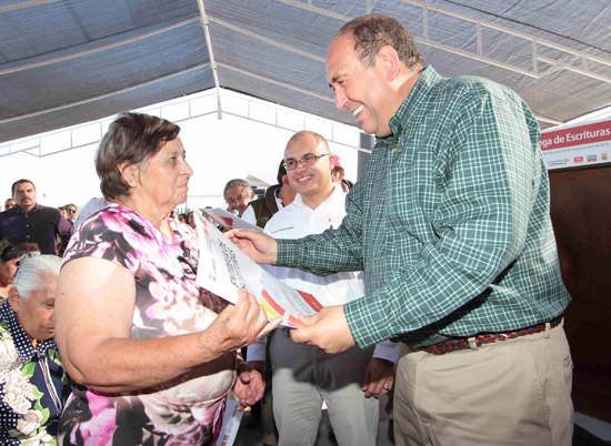 Gobierno de Rubén Moreira ha entregado más de 12 mil escrituras 