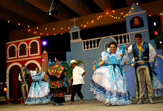 Gobierno de Unidad realiza con éxito festival del folklor “Acuña Vive Abril 2014” 
