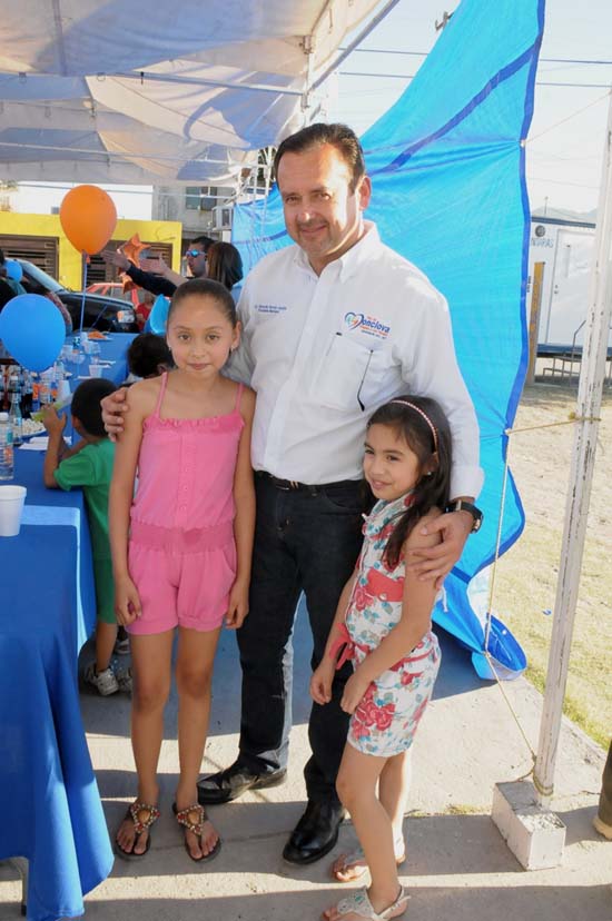 Participa alcalde en festejo a niños de la Colonia Praderas del Sur 