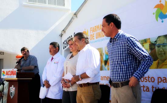 Realiza el alcalde Evaristo Lenin Pérez inauguración de la primer “Farmacia de Unidad” en 2014 