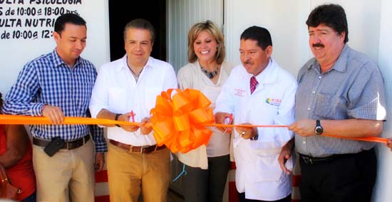 Realiza el alcalde Evaristo Lenin Pérez inauguración de la primer “Farmacia de Unidad” en 2014 