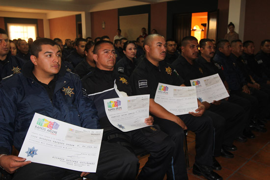 Reconocen a policías destacados en Ramos Arizpe 