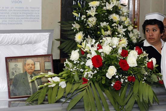 Rinden UA de C y HU  homenaje póstumo al doctor Ildefonso Villarello Domínguez 