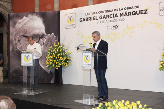 Viajan Capitalinos a “Macondo”; con lectura continua de “Cien Años de soledad” evocan al Nobel García Márquez a 10 días de su fallecimiento