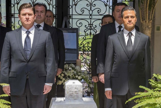 Acuden el Gobernador Rodrigo Medina y el Presidente de México, Enrique Peña Nieto a dar el pésame a la familia de Lorenzo Zambrano