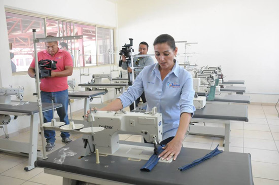 Cuenta Casa Meced con máquinas de coser para su uso 