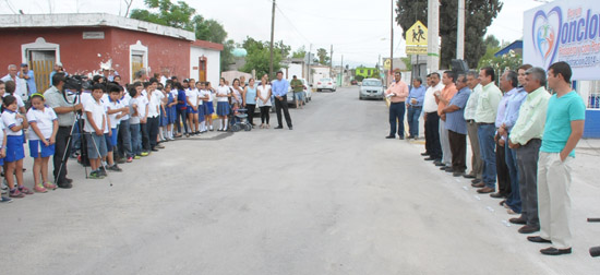 Entrega Alcalde Licenciado Gerardo García pavimento en la Colonia Primero de Mayo 