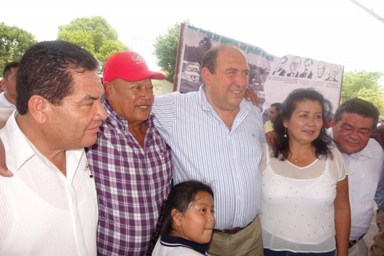 Estrecha Rubén Moreira lazos entre Coahuila y Campeche