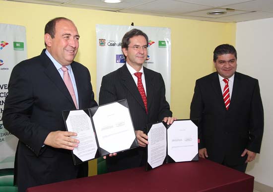 Firma gobernador acuerdo con Fundación Azteca 