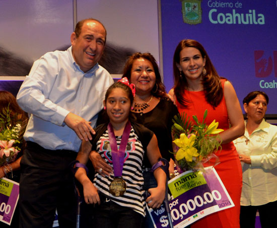 GOBIERNO DE COAHUILA RECONOCE A MAMÁS ‘FUERA DE SERIE’