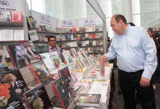 Inaugura Rubén Moreira Feria Internacional del Libro en Arteaga 