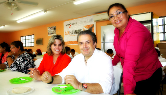 Inicia el alcalde Evaristo Lenin Pérez programa: “Desayunos Calientes” en escuelas 