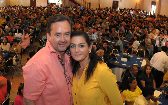  Miles de maestros disfrutaron el homenaje que les hizo el Ayuntamiento de Monclova