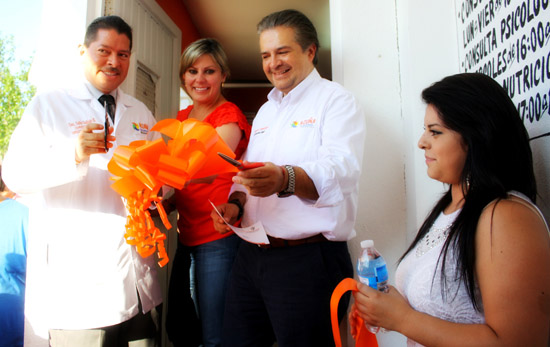 Realiza alcalde Evaristo Lenin Pérez inauguración de quinta “Farmacia de Unidad” en 2014 