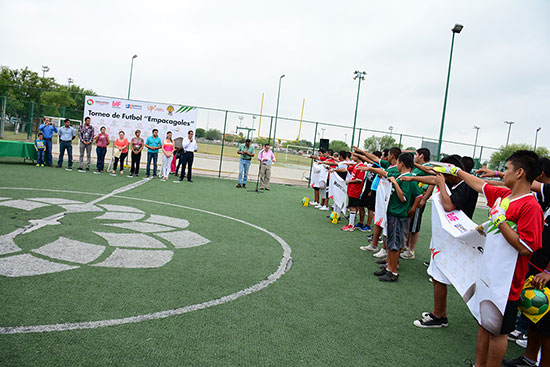 Reconoce municipio con deporte a jóvenes que estudian y trabajan